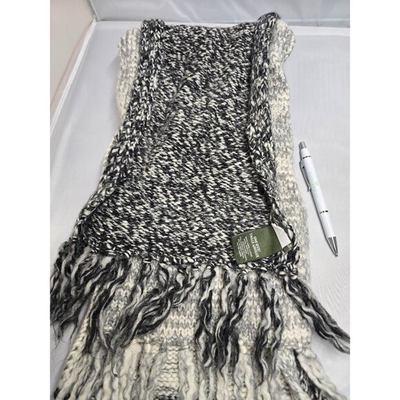 Cozy Winter Knit Scarf With Fringe Edges  One Size  Acrylic & Wool Blend - Picture 1 of 7
